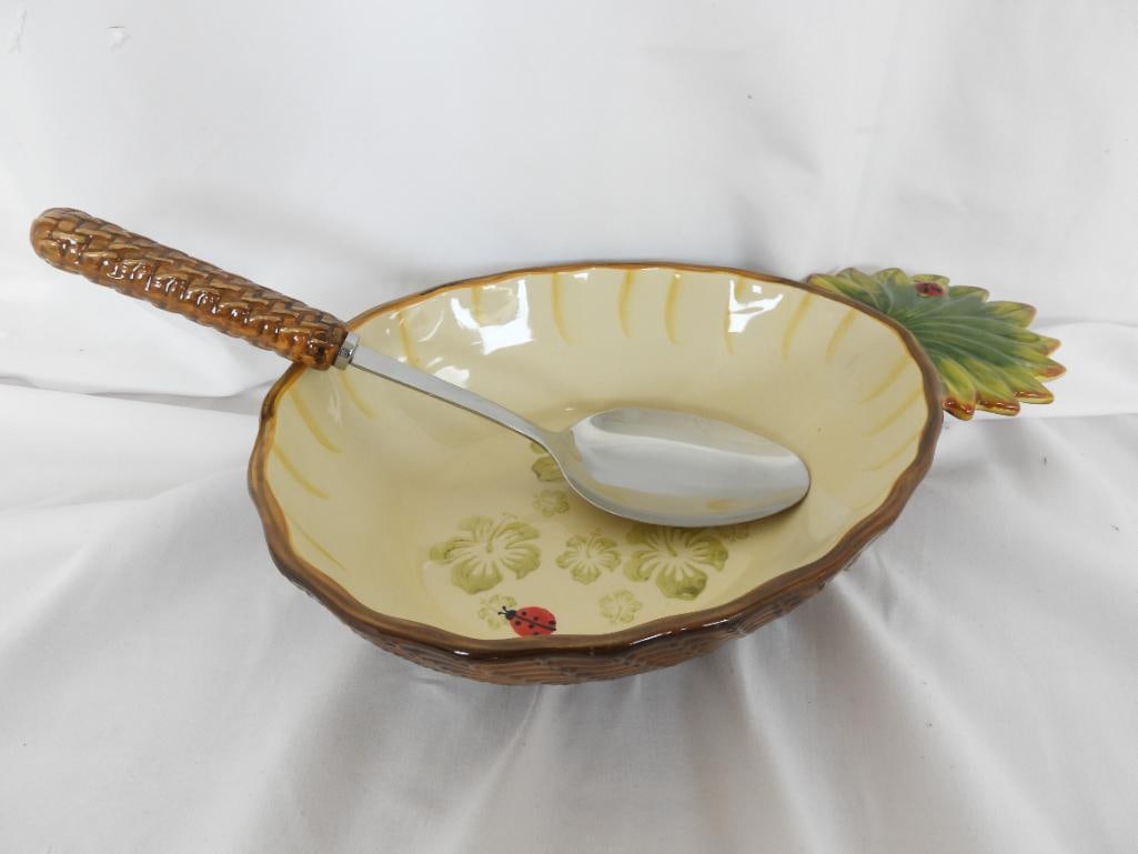 LOT OF 5 BYERS CHOICE CAROLERS/MUSIC STAND (1 of 2)