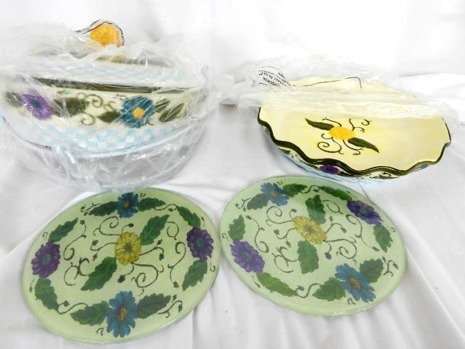 LOT OF 2 BYERS CHOICE CAROLERS, HALLOWEEN (1 of 4)