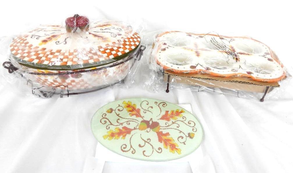 BYERS CHOICE CAROLERS Green storage box with lid (1 of 4)