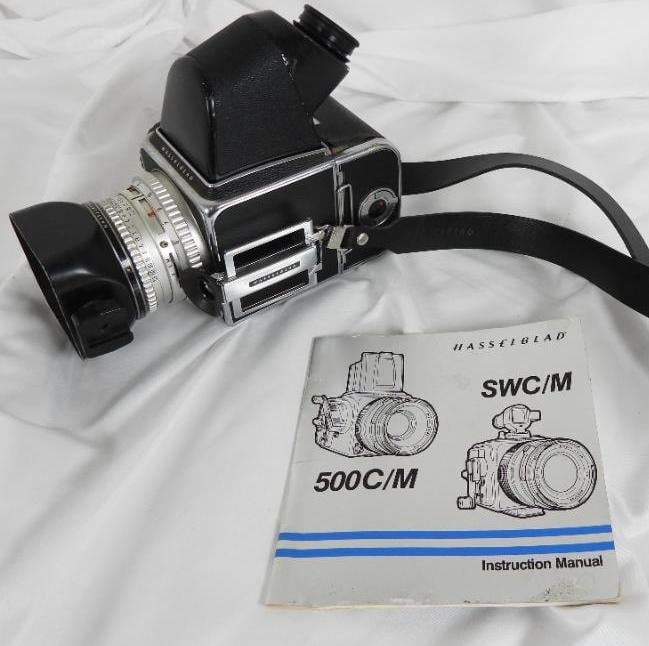 VINTAGE HASSELBLAD 500C/M CAMERA (1 of 3)