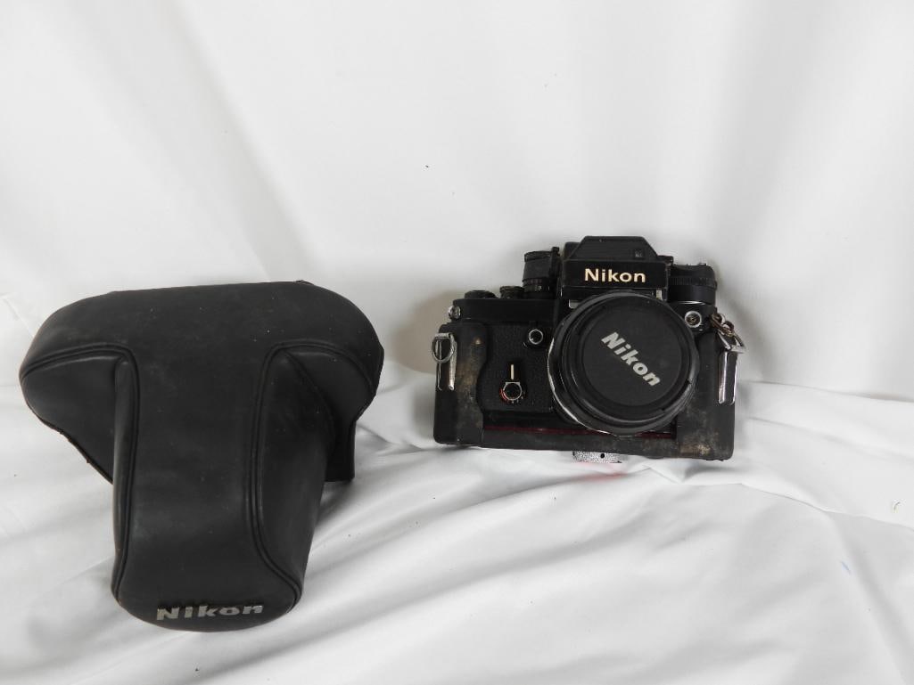 VINTAGE NIKON F2 SERIES CAMERA (1 of 3)