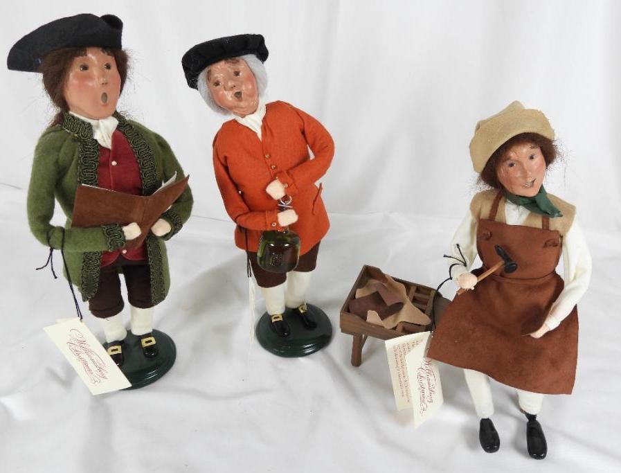 LOT OF 3 BYERS CHOICE CAROLERS Colonial Williamsburg (1 of 6)