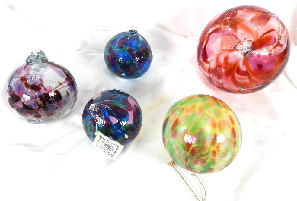 LOT OF 5 LARGE HANGING BLOWN GLASS decorative balls (1 of 7)