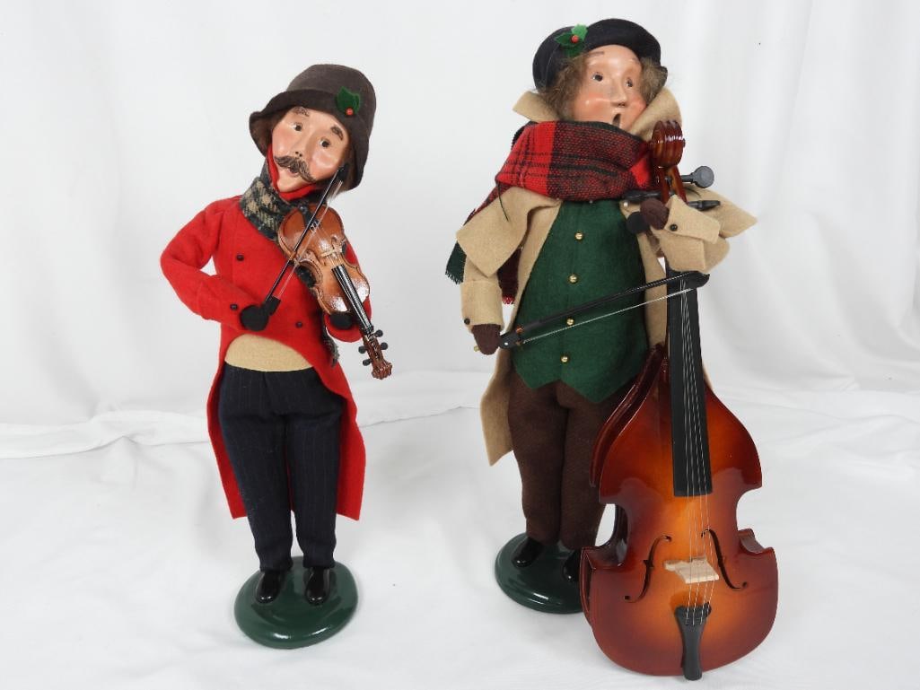LOT OF 2 BYERS CHOICE CAROLERS musicians: LOT OF 2 COLLECTABLE BYERS CHOICE CAROLERS : 1 Caroler playing the cello L7"xW5"xH14" 2005; 1 Caroler playing the violin BYERS SIGNED L5"xW4"xH13" 2005