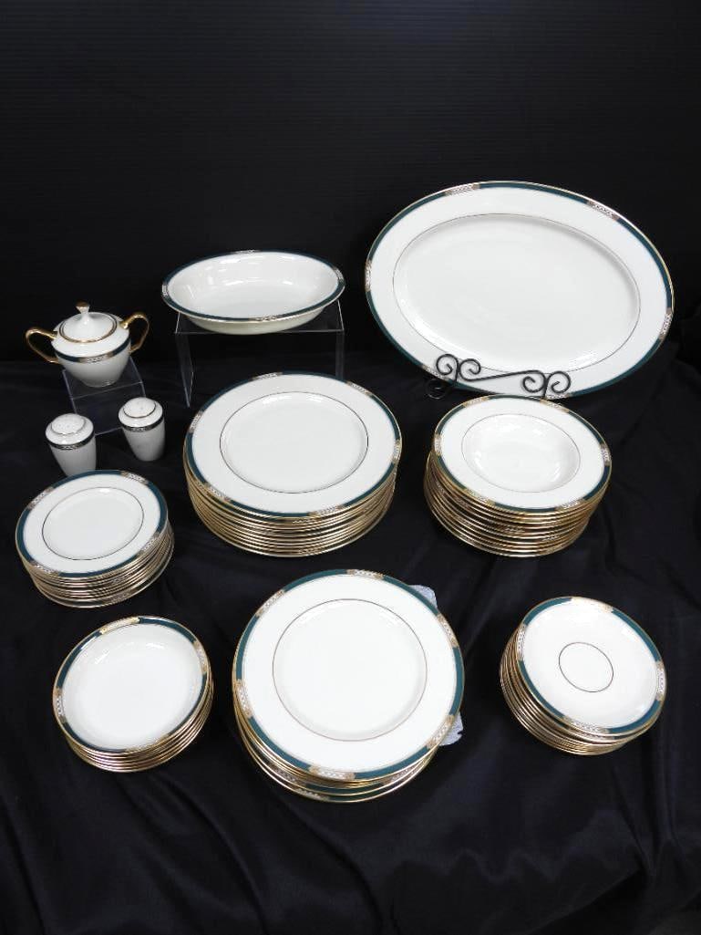 LOT OF 60 LENOX PRESIDENTIAL DINNER WARE (1 of 3)