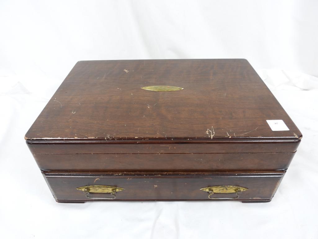 W.M. Rogers Treasure Pattern Silverware Set in Storage Box (1 of 7)
