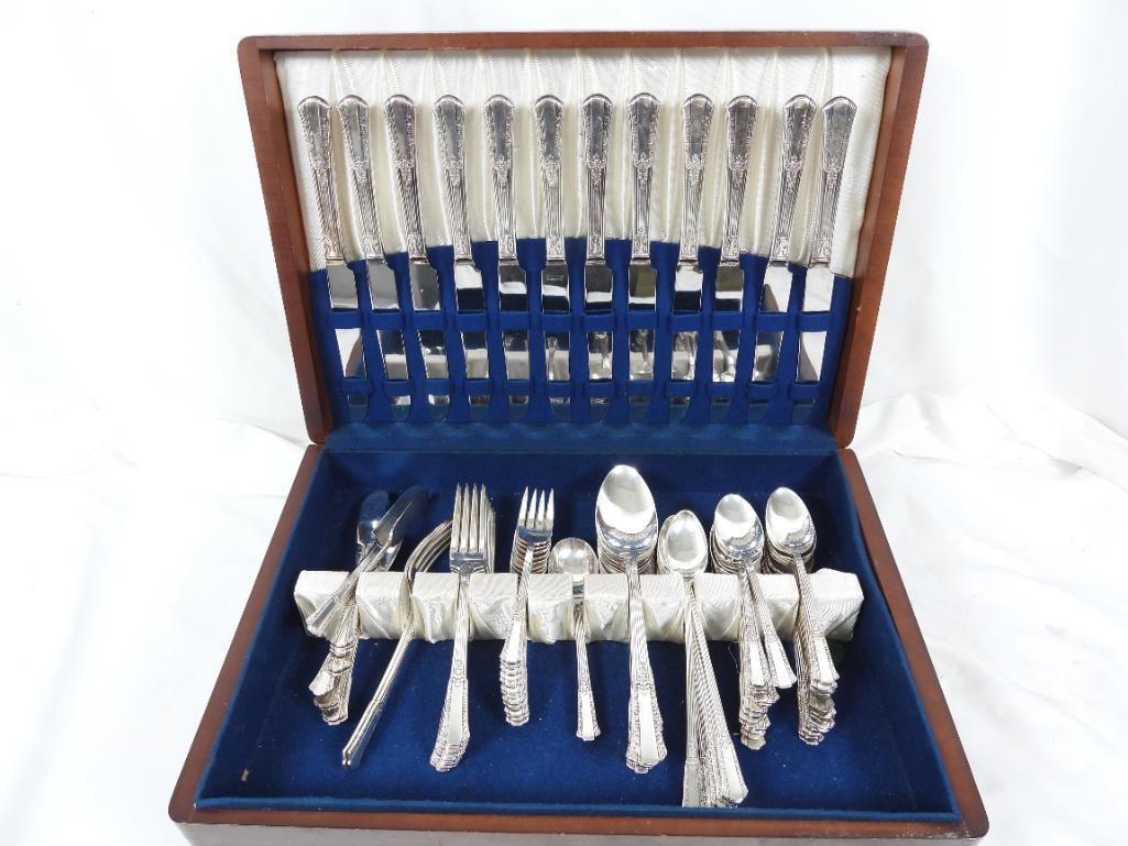 W.M. Rogers Treasure Pattern Silverware Set in Storage Box - 2