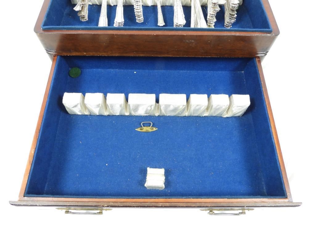 W.M. Rogers Treasure Pattern Silverware Set in Storage Box - 6