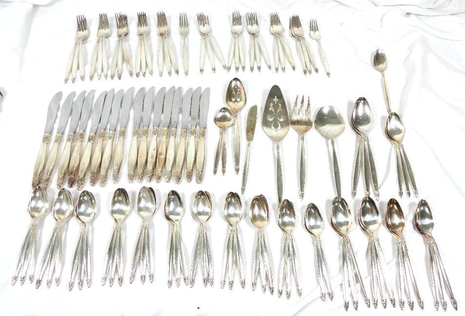 1847 Rogers Silverplate Garland Pattern Flatware Set 106 pc. (1 of 6)