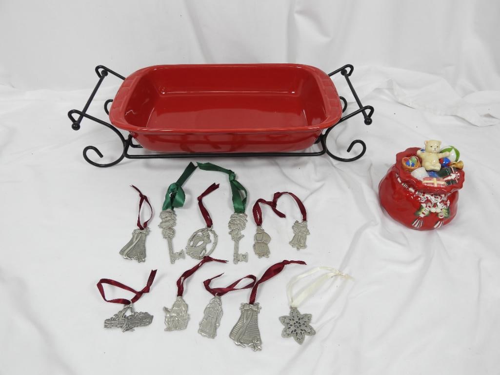 LONGABERGER Pottery with Christmas Accessories and Iron Sleigh (1 of 5)