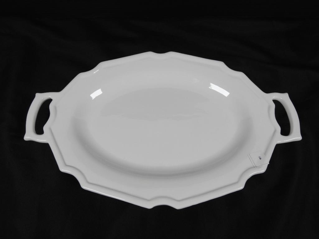 NEW WILLIAMS-SONOMA Exclusive handled white ceramic serving platter Oval scalloped (1 of 2)