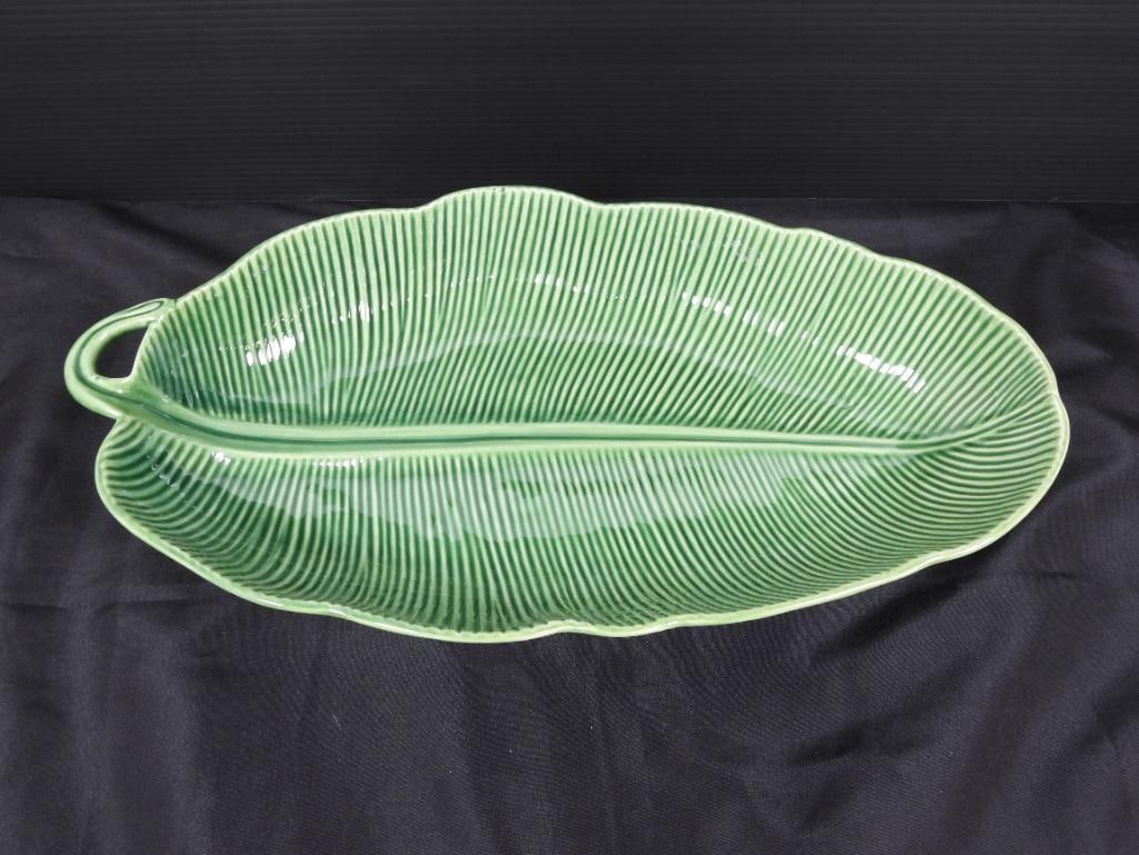 NEW BORDALLO PINNEIRO PORTUGAL Large oval green Leaf Serving Dish 21" (1 of 3)
