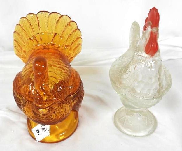 Lot of 2 vintage L.E. SMITH glass of turkey and rooster covered dishes: Amber Turkey 7" x 8 x 5". Had large chip on the underside of the lid. The rooster is 7" x 9" x 4" no chips or cracks.