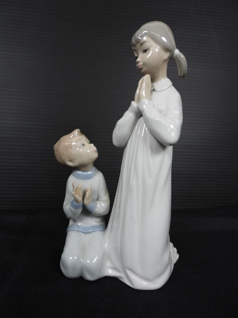 Lladro Spain Porcelain figurine "Teaching to Pray" (1 of 4)
