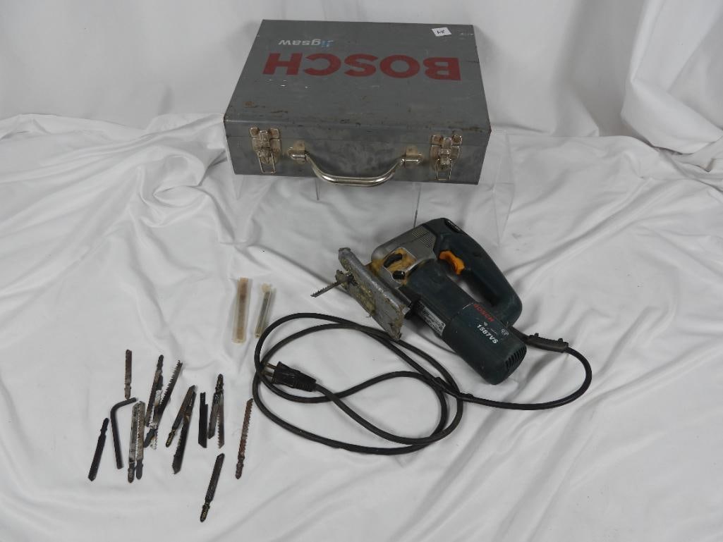 Bosch 1587VS jigsaw: Used in moderate condition wall plug jigsaw comes with original metal carrying case and 20 additional saw blades
