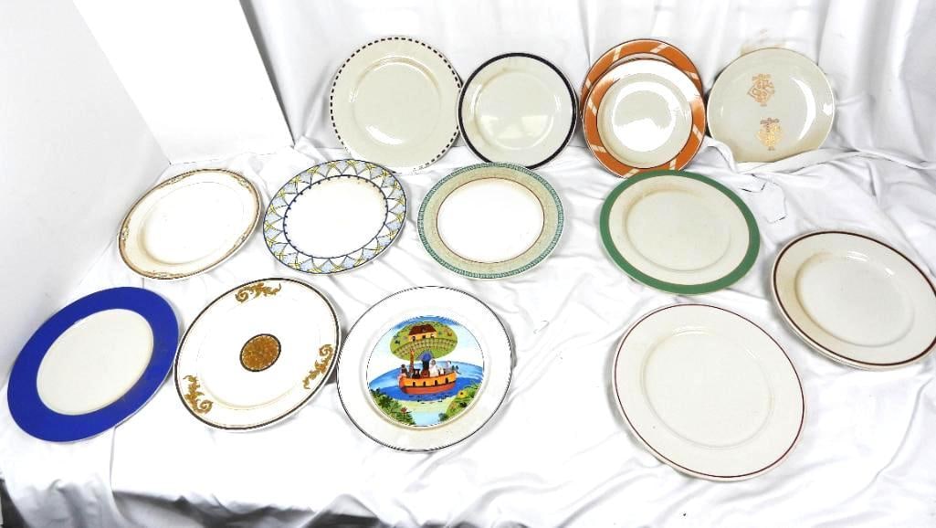 Lot of 14 vintage Homer Laughlin dinner plate: Various dinner plates by Homer Laughlin display little to no damage and are stamped with his insignia on the reverse
