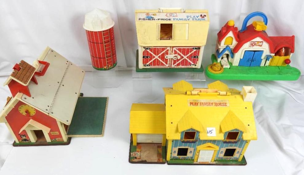 Vintage Fisher Price Lot of 5 Toys Farm House Barn School: FOR DISPLAY ONLY. CHILD SAFETY NOT GUARANTEED. WE ASSUME NO LIABILITY FOR INJURY OR ILLNESS. Like an Amish scene this grouping features a barn, silo, House, chicken coup and School house. Great Vintag
