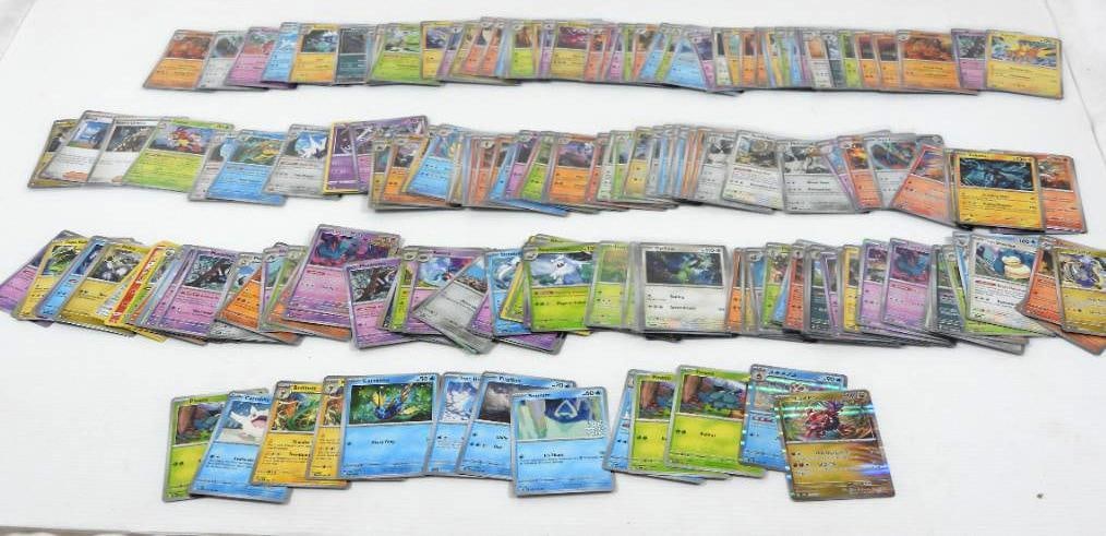 Lot of 200+ HOLO's Pokemon Cards in box (1 of 17)