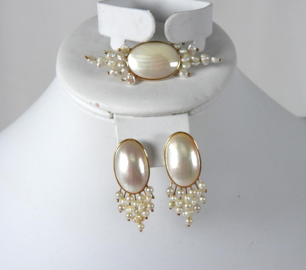 14Kt Gold Mother of Pearl 3 pc Brooch Earrings Set: Lovely large oval mother of pearl brooch and pierced earrings with smaller pearls on 14kt gold strands. All are hallmarked stamped 14K. Total weight is 14.6 grams. 26mm x 19mm center brooch pearl and