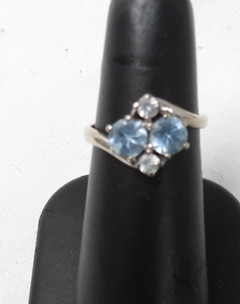10 kt white gold blue and clear stone ring 2.5 grams (1 of 4)