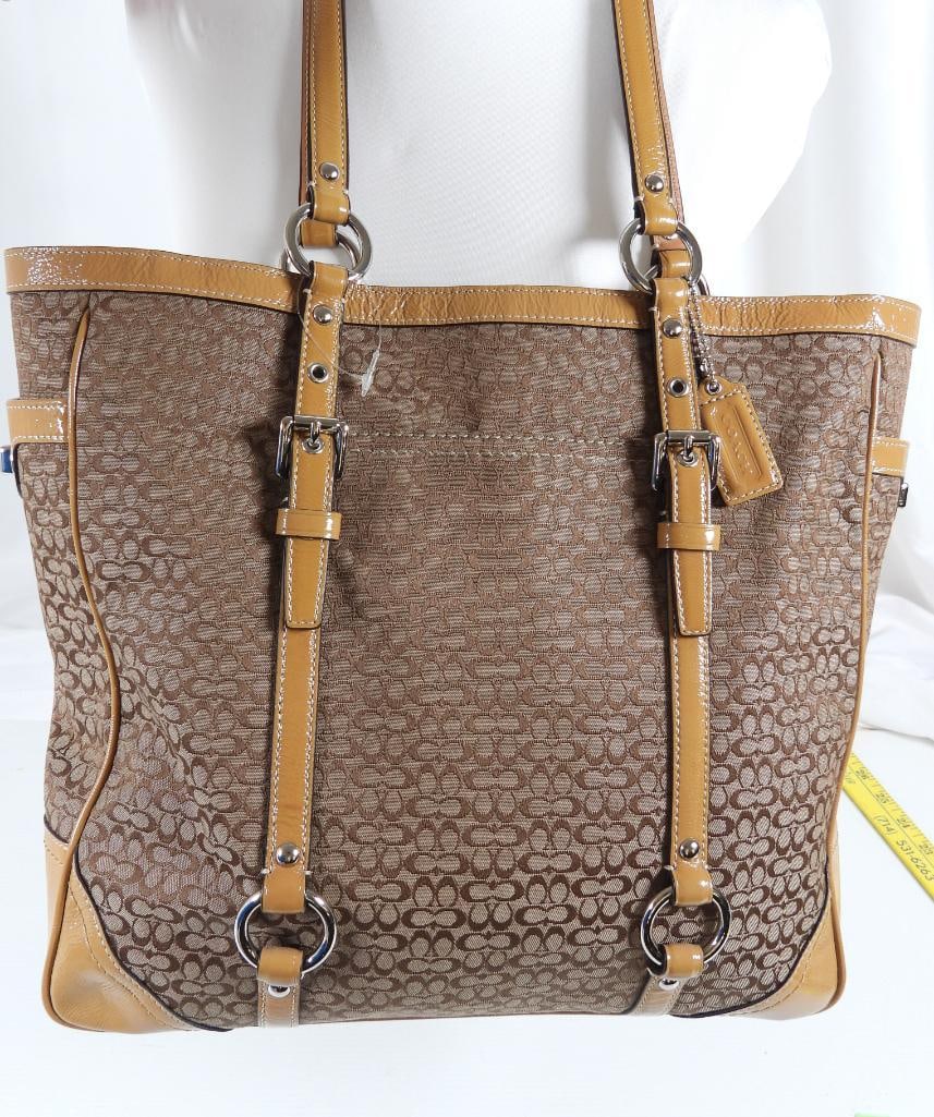 AUTHENTIC COACH Signature Gallery Tote bag Tan Canvas Leather: GUARANTEED AUTHENTIC COACH Ladies Designer double CC logo canvas monogram print with contrasting tan patent leather trim with chrome hardware, coach hang tag. LIKE NEW CONDITION. No damage. Zip top cl