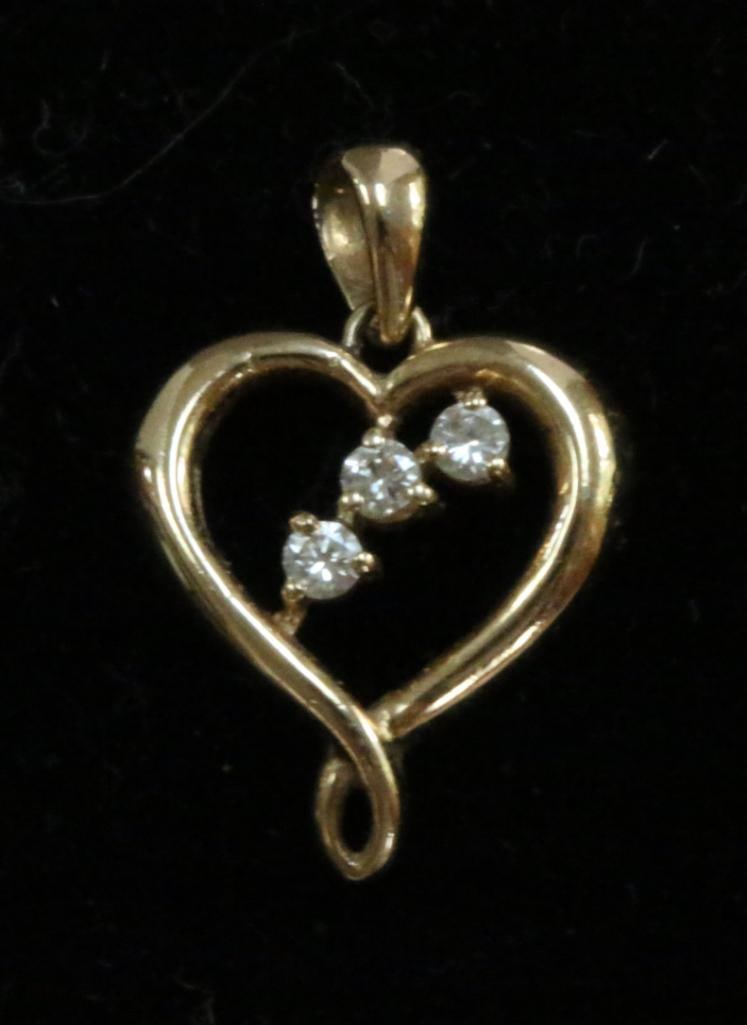 14kt Gold 3 diamond Heart pendant 1.6 grams: Beautiful brilliant full cut diamonds in this thick 14kt gold hallmarked twisted heart pendant. Each diamond is approx. 2.1mm round. Total carat weight is approx. 0.12. Heart measures: approx. 3.3mm t