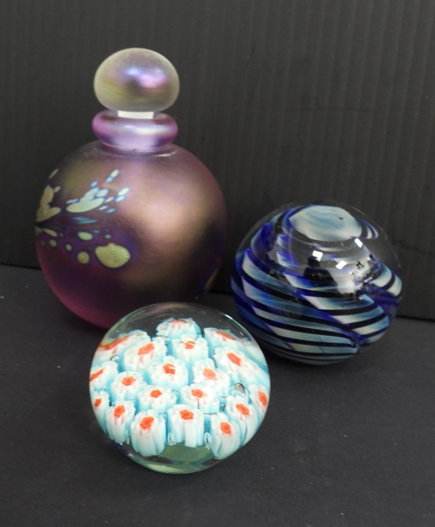 LOT OF 3 VINTAGE GLASS MAYTUM STUDIOS AND PAPER WEIGHTS (1 of 4)