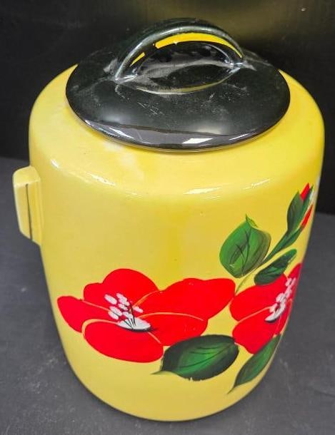 LARGE MCCOY VINTAGE COOKIE JAR (1 of 3)