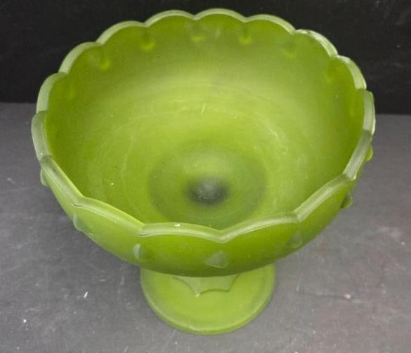 VINTAGE INDIANA GLASS PEDESTAL BOWL: Green frosted bowl has a teardrop pattern along the rim with scalloped edges 7.5"x7.5"x7.5"