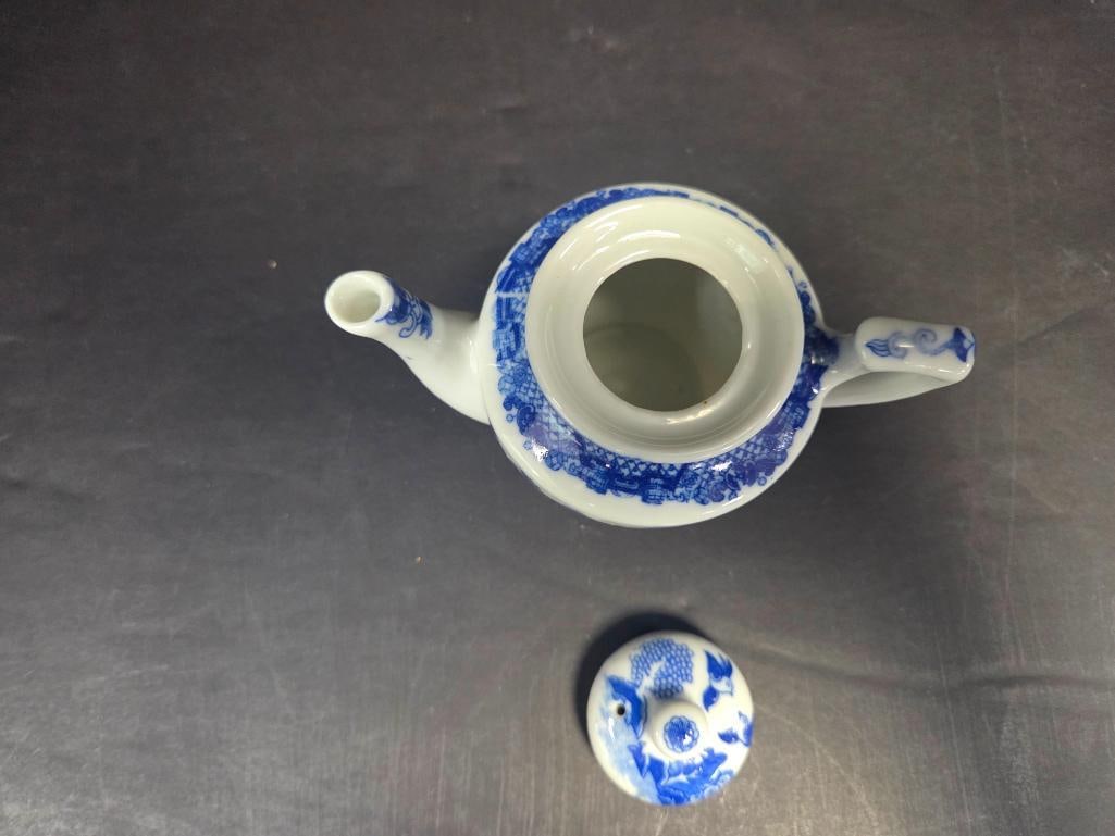 Blue Willow Pattern Luncheon Set, Large Grouping - 9