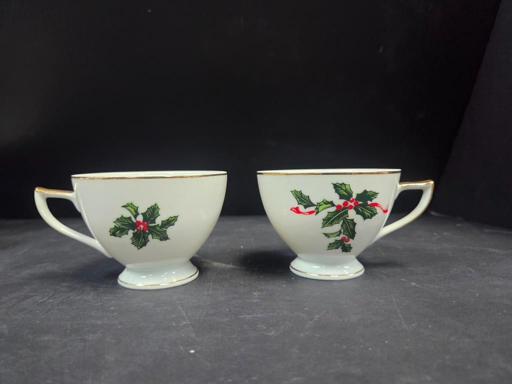 Christmas Holly Pattern Dinnerware and Decor, Large Multi-Maker Mixed Lot - 13