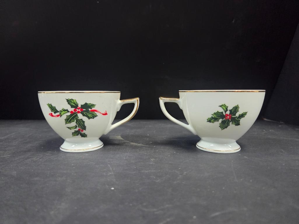 Christmas Holly Pattern Dinnerware and Decor, Large Multi-Maker Mixed Lot - 14