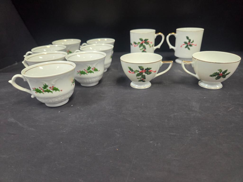 Christmas Holly Pattern Dinnerware and Decor, Large Multi-Maker Mixed Lot - 16