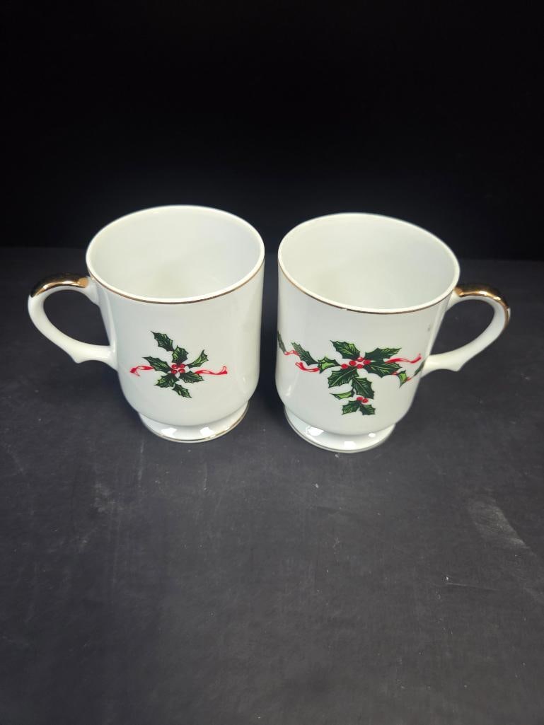 Christmas Holly Pattern Dinnerware and Decor, Large Multi-Maker Mixed Lot - 19