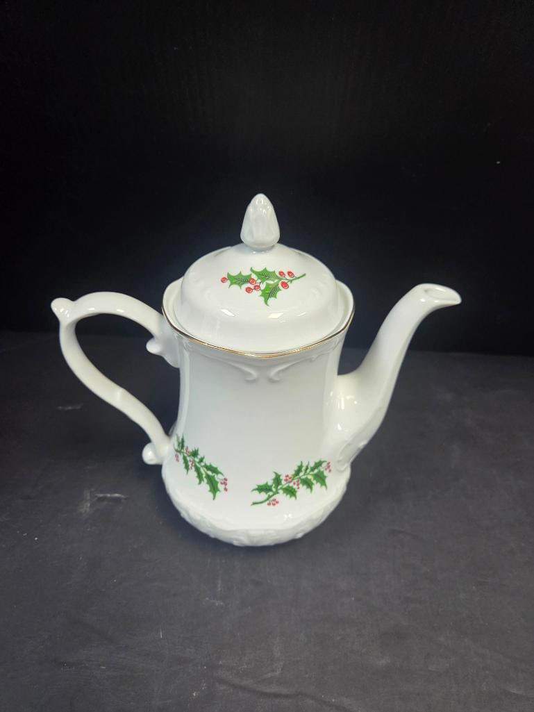 Christmas Holly Pattern Dinnerware and Decor, Large Multi-Maker Mixed Lot - 5