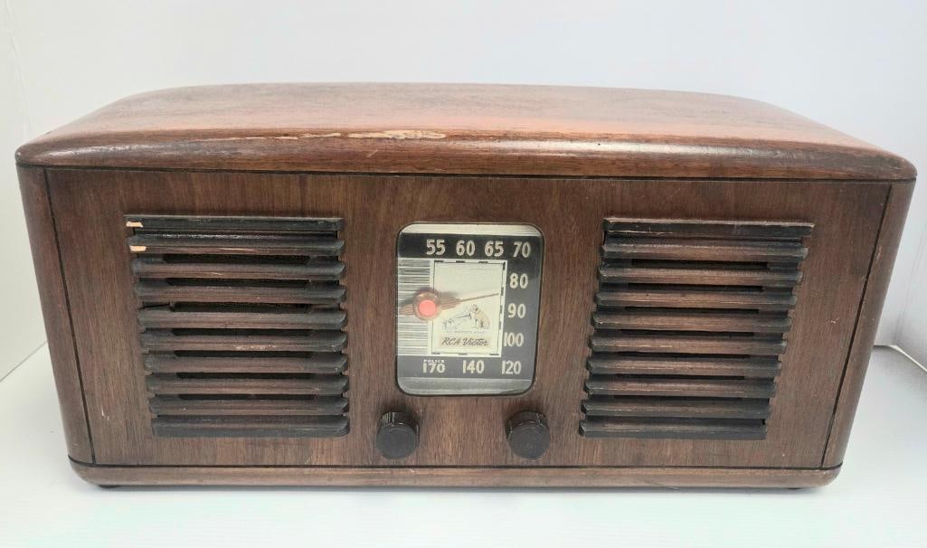 RCA Victor Tube Radio and Small Wood Box: RCA Victor Model 55X superheterodyne tabletop tube radio, walnut cabinet, twin speaker grilles flanking illuminated dial, approx. 16" W x 8" D x 8" H. Maker's mark: "RCA Victor," Model 55X, Serial No.