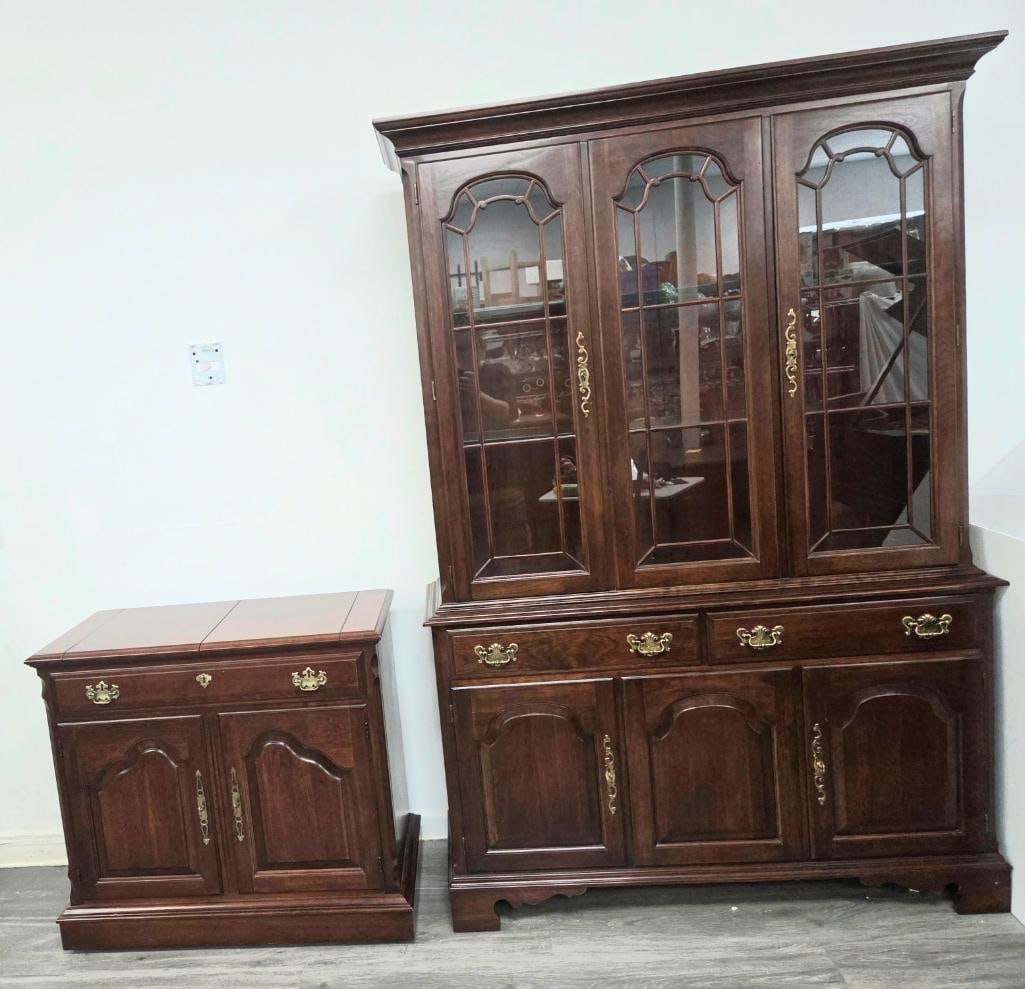 Mahogany China Cabinet/Hutch and Matching Flip-Top Server: Two-piece mahogany Chippendale/Queen Anne-style china cabinet (hutch), upper section with three arched mullioned glass doors and glass shelves, lower base with two drawers and three arched