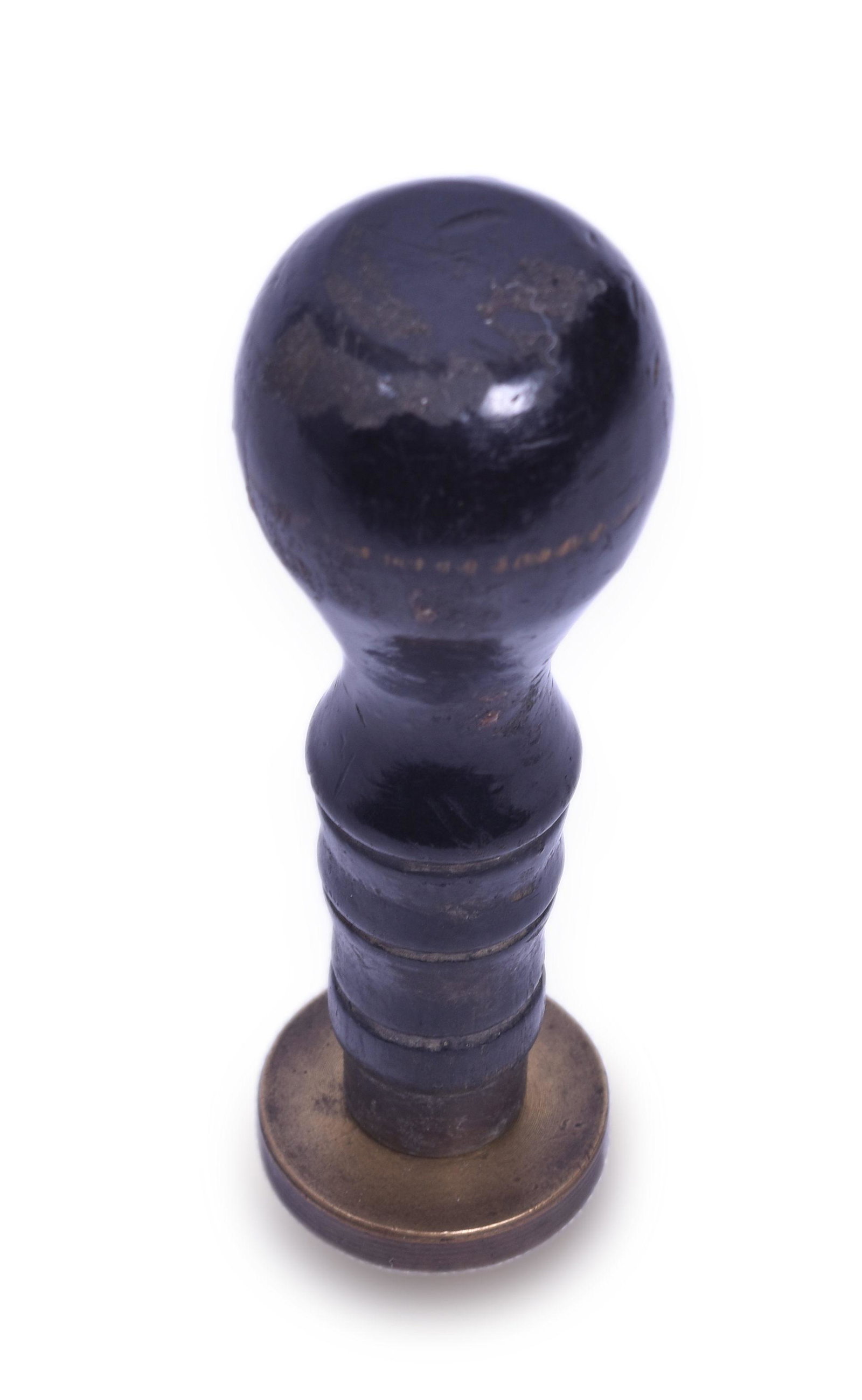 Railway Express Agency Bude, Mississippi Round Brass Wax Sealer: Round head Railway Express Agency wax sealer with tall wooden handle. Stamps RY.EX.AGY.INC BUDE, MIS. The sealer shows light wear, a spot between the U and D in Bude. Handle shows some wear from use.