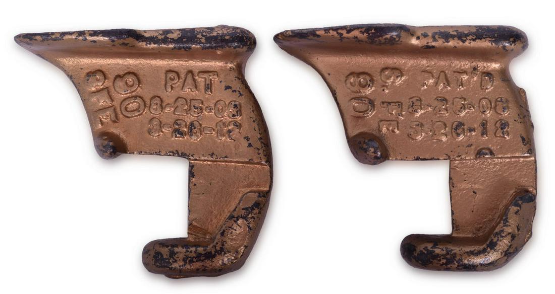 Pair of Cast Atchison, Topeka and Santa Fe Railway Lantern Brackets (1 of 4)