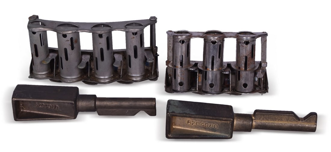 Two Brass Railroad Locomotive Reverser Keys and Two Coin Changer Belt Clips (1 of 4)