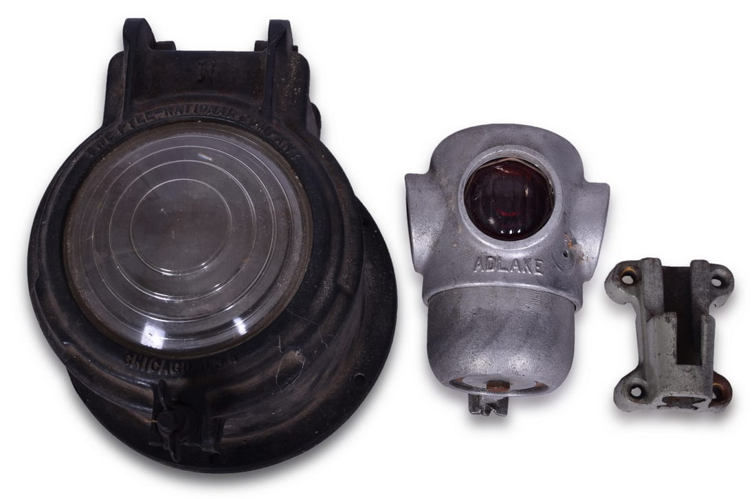 Adlake Aluminum Railroad Caboose Marker Lamp, Pyle-National Marker Lamp, and Lamp Bracket (1 of 6)