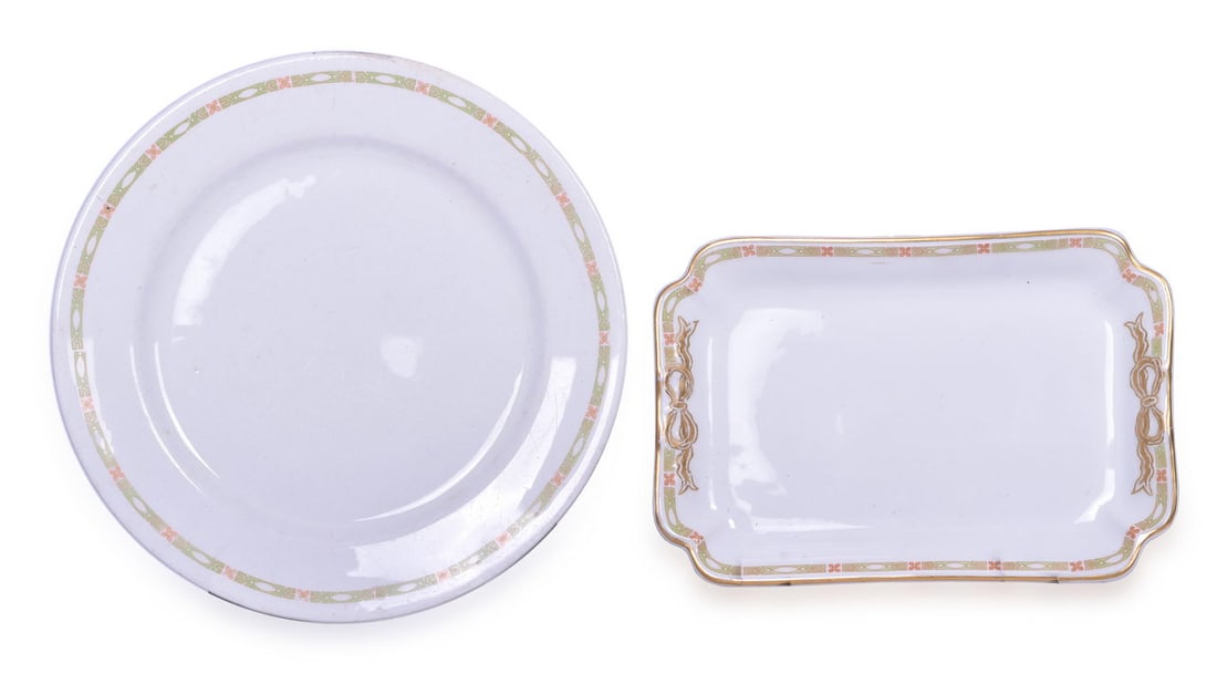 New York Central Railroad Vanderbilt Bow Tie Platter and Dinner Plate: Two pieces of New York Central Railroad china in the Vanderbilt pattern. Rectangular bow tie platter is bottom stamped GDA Limoges Fabrique Pour New-York Central Lines L. Barth & Son New-York and meas
