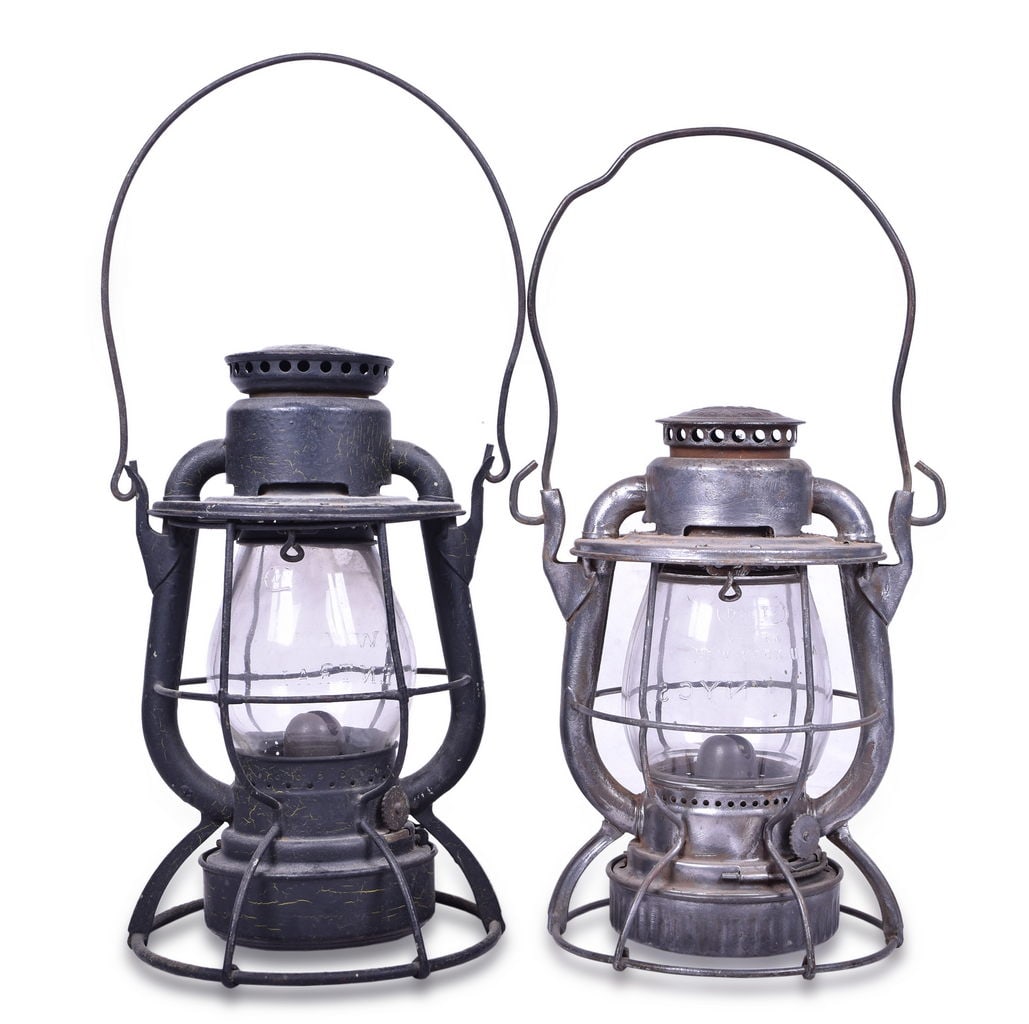 Pair of Dietz Vesta New York Central Railroad Lanterns w/ CNX Clear Globes (1 of 5)