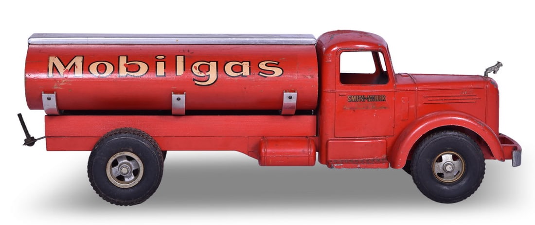 Smith Miller Smitty Toys Pressed Steel Mobilgas Mack Truck (1 of 4)