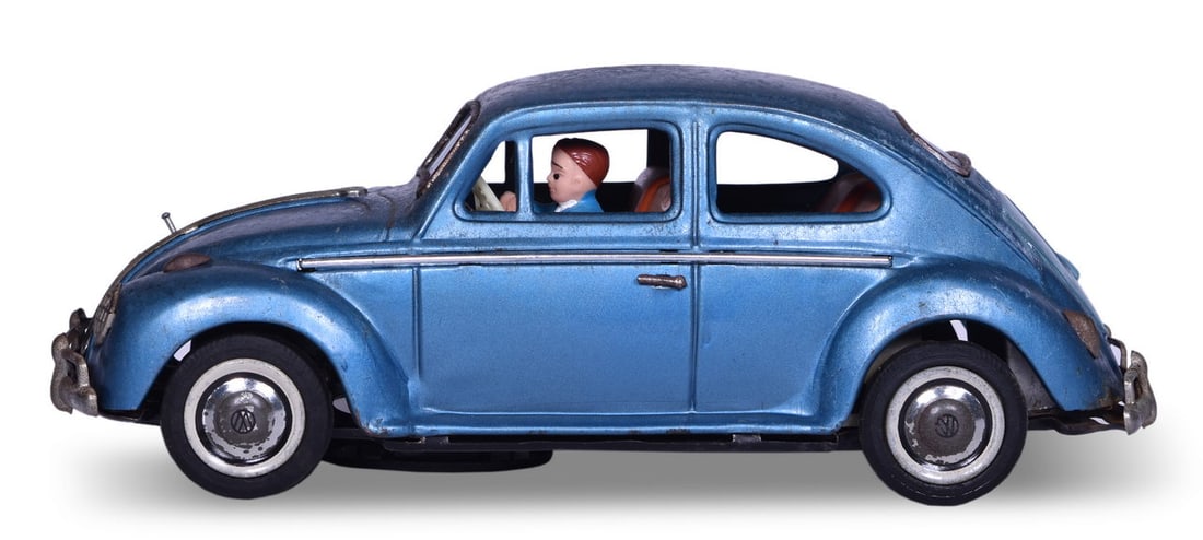 Tin Toy Volkswagen Beetle Bug Bump N Go Battery Operated Car w/ Driver Japan (1 of 5)