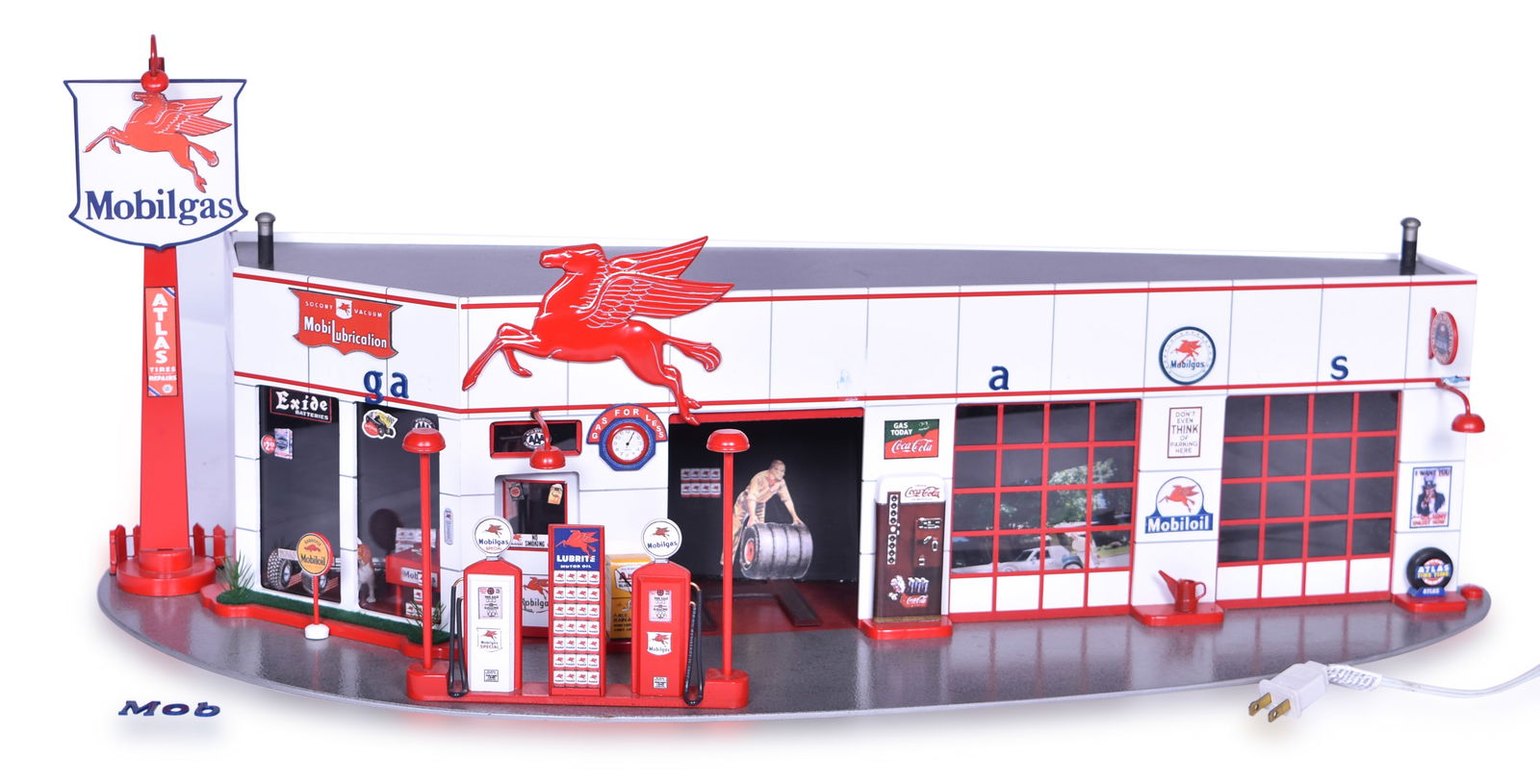 Mobilgas / Mobiloil Service / Filling Gas Station Diorama (1 of 5)