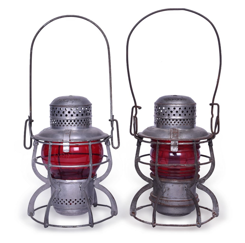 Pair of Louisville & Nashville Railroad Armspear "1925" Lanterns (1 of 6)