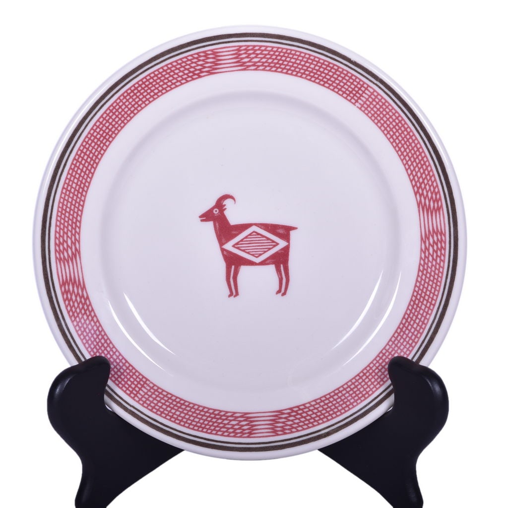 Atchison, Topeka, And Santa Fe Railroad China Ancient Mimbreno Plate 7 3/4": A china plate for the AT&SF Railroad in the Mimbreno pattern. The plate measures 7 3/4" and is back stamped with the full Mimbreno stamp Ancient Mimbreno Indian Designs Made Expressly For Santa Fe Din