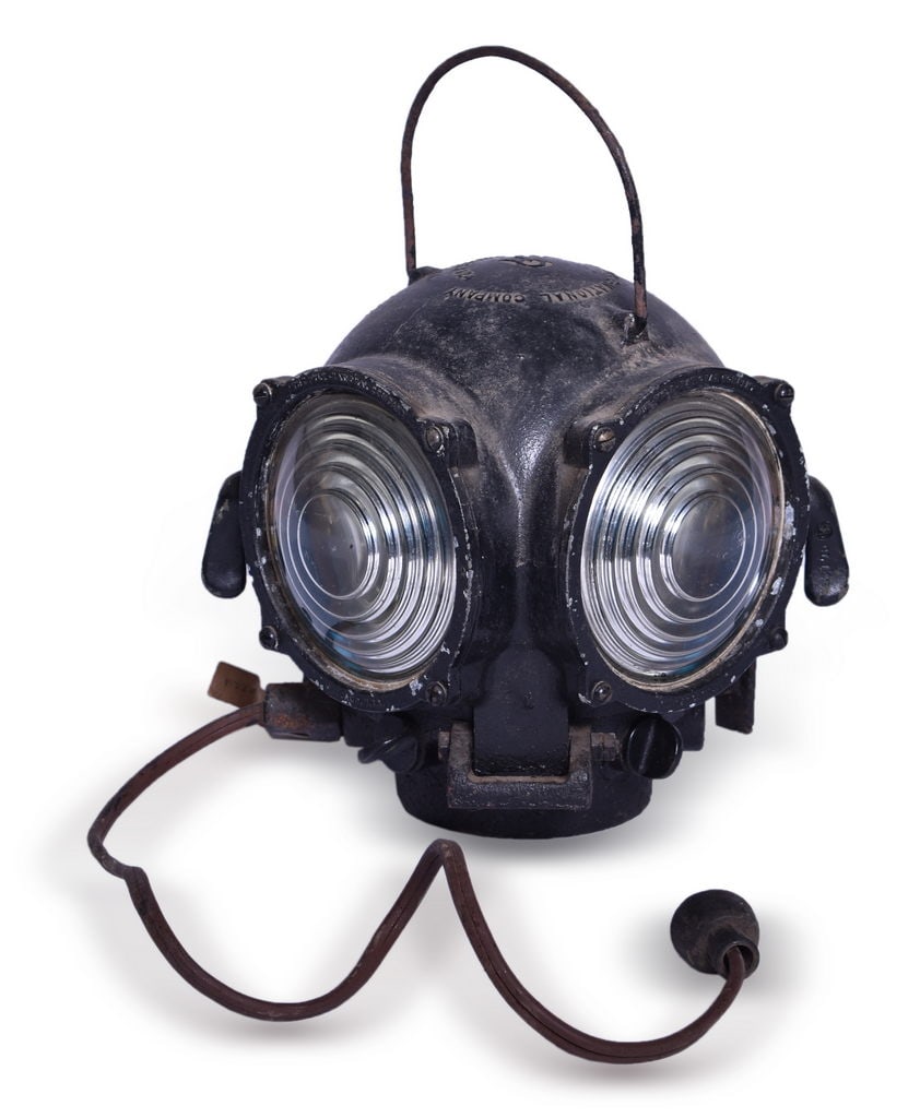 Pyle-National Railroad Locomotive Diver's Helmet Style Classification Lamp (1 of 4)