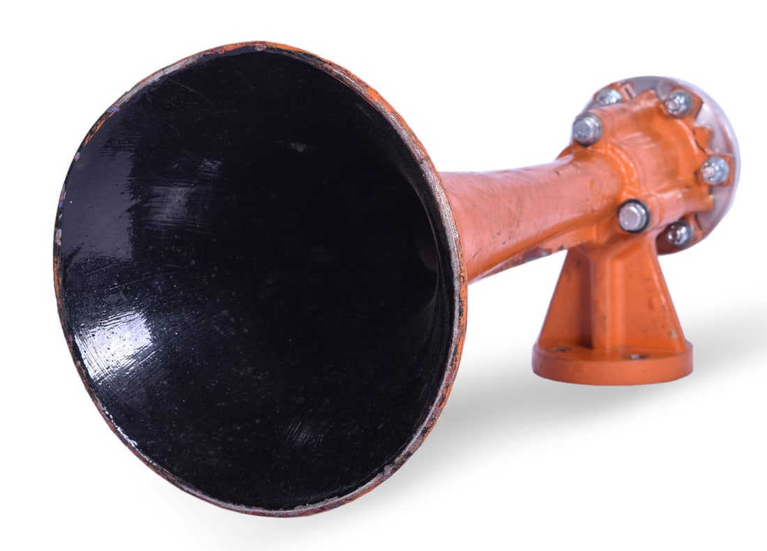 Leslie Supertyfon #31 Diesel Locomotive Railroad Horn (1 of 4)